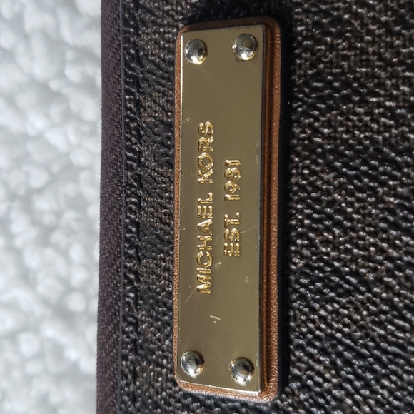 Michael Kors large, logo wallet - Picture 7 of 10